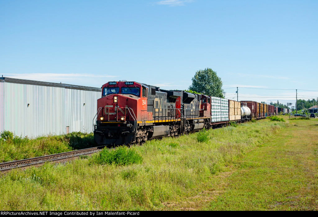 CN 2644 leads 403 at MP122.9